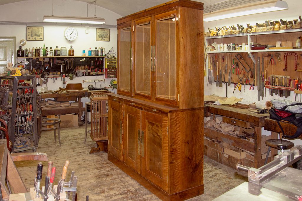 Ein dreiteiliger Kasten in der Werkstatt von Lorenz Rautter